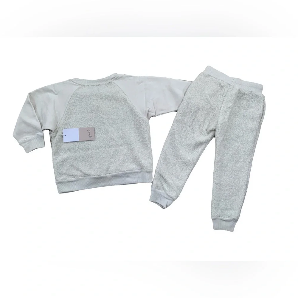 Goumi NWT Size 5T Sherpa Sweatsuit in Alabaster
